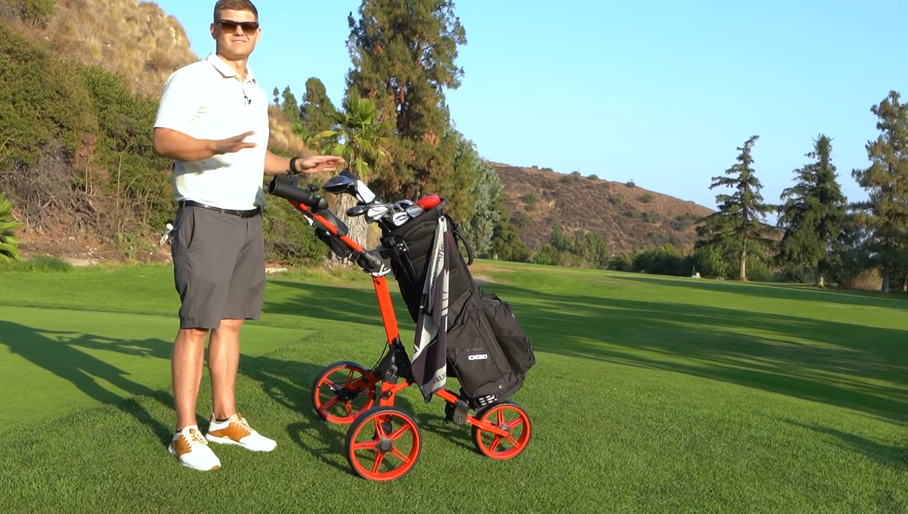 Cargar video: Caddytek Compact